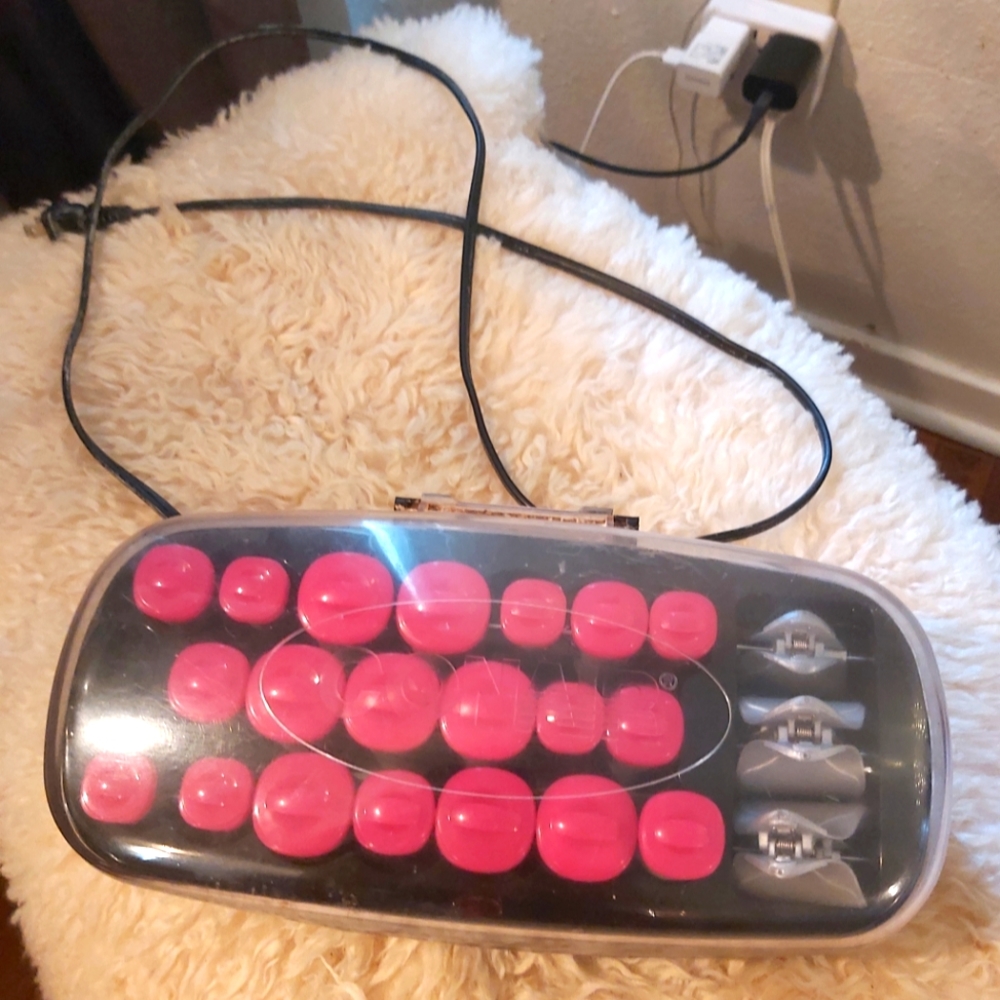 CONAIR 20 Piece Velvet Hot Roller With Pins Set